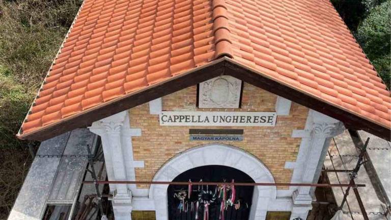 Madžarska kapelica z obnovljeno streho