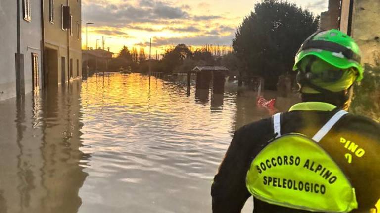 Razdejanje v poplavljeni Versi (VIDEO)