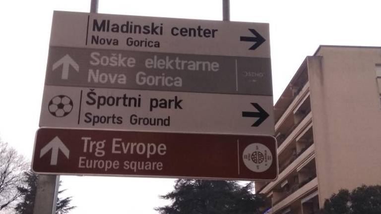 Po petnajstih letih končno usmerjevalne table