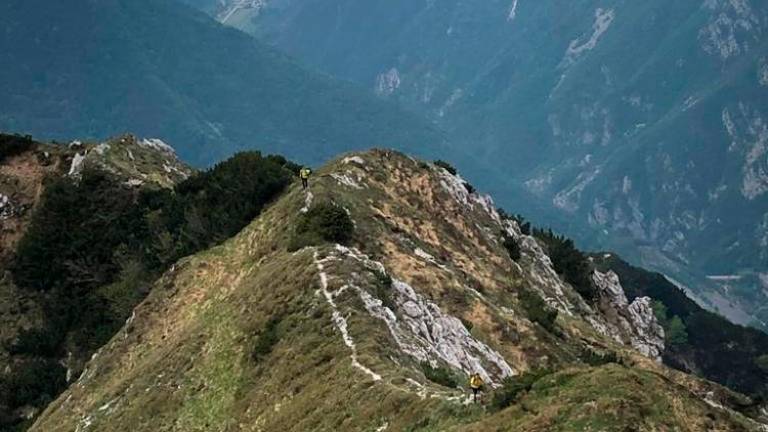 Pod vrhom Mužcev padel in se poškodoval