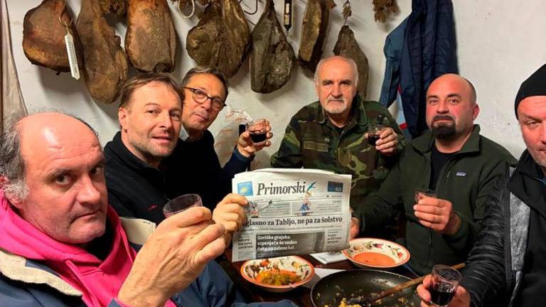 Tudi prjatli pri Dominetvih v Trnovci beremo Primorski dnevnik