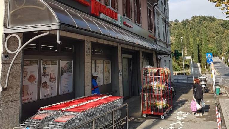 Po 98 letih obratovanja trijezični pozdrav kupcem