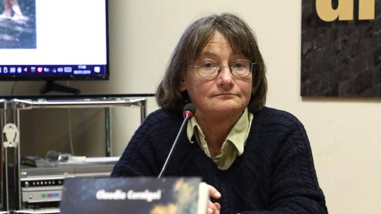 Policisti novinarko neutemeljeno »povabili«, naj odide