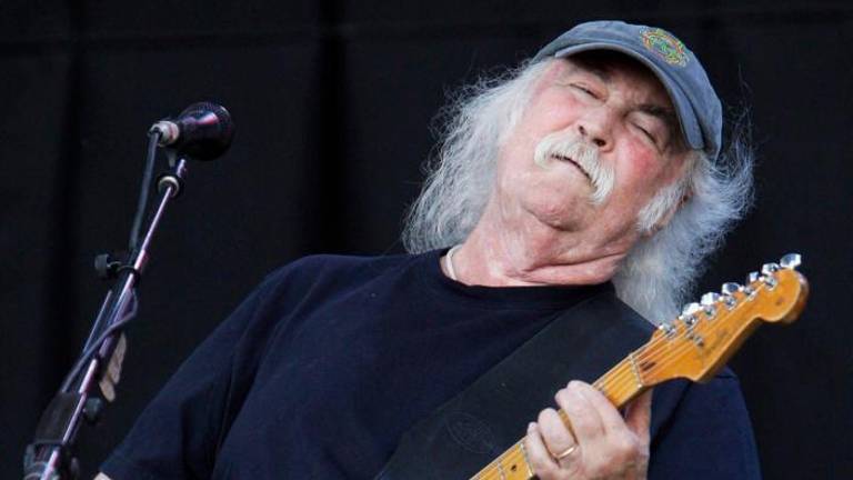 Umrl legendarni kitarist in kantavtor David Crosby