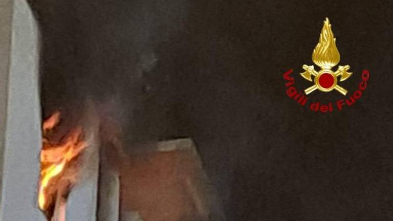 Burna noč za gasilce in reševalce