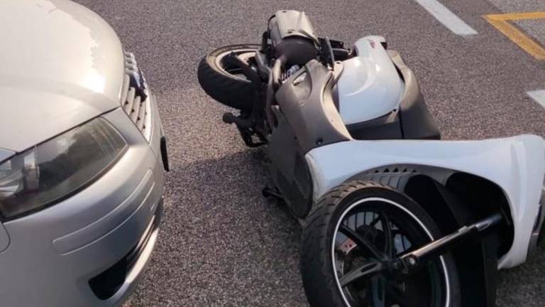 Na Opčinah trčila avtomobil in skuter