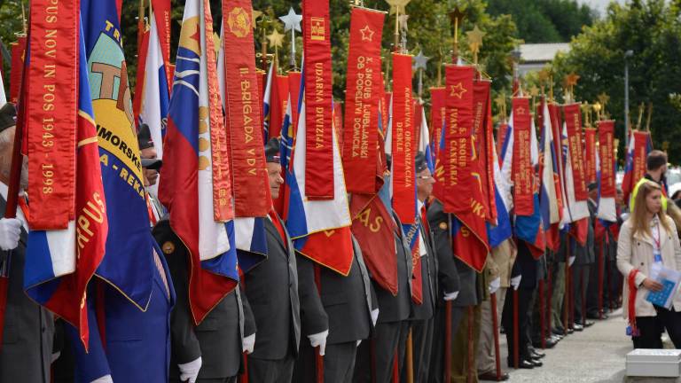 Priprave na proslavo ob dnevu suverenosti spremljajo polemike