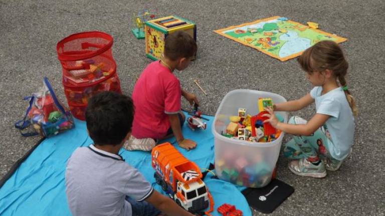 Čezmejna otroška ustvarjalnost na trgu obeh Goric