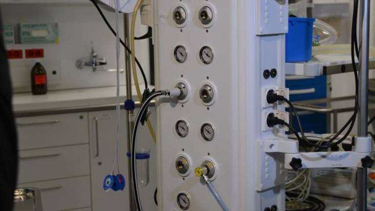 V zadevi smejalni plin eden oproščen in dva obsojena