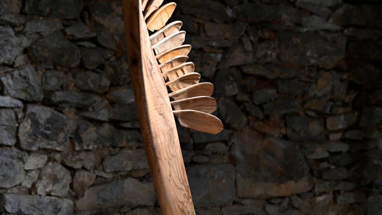 Kiparski objekti, ki ustvarjajo razpetost med zemljo in nebom