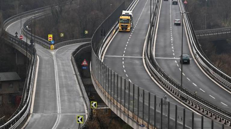 Nočno zaprtje izvoza in dveh uvozov hitre ceste