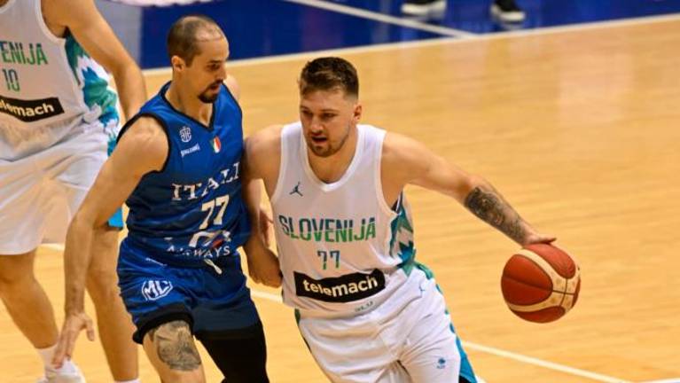 Slovenija nadigrala Italijo, gledalci uživali