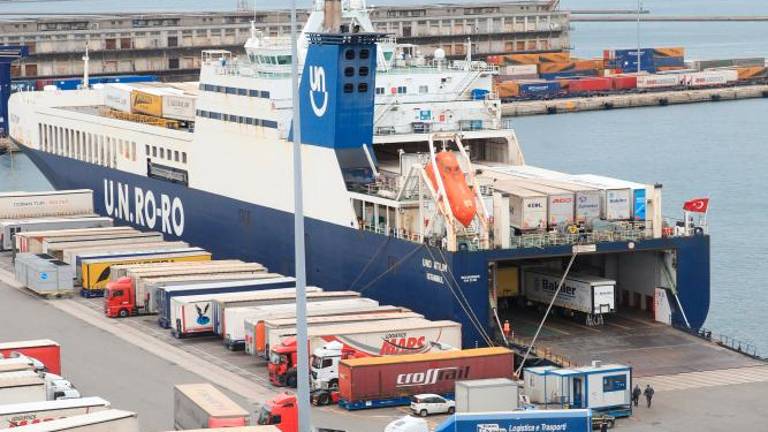 Italijanska pomoč pluje v Turčijo iz Trsta