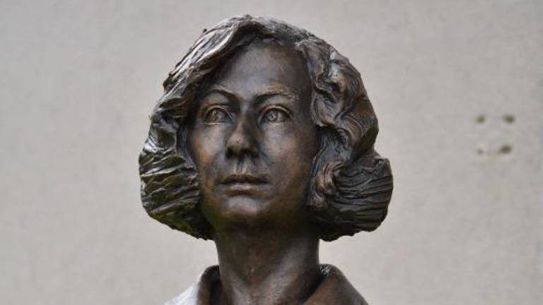 Obnovili kip Ljubke Šorli