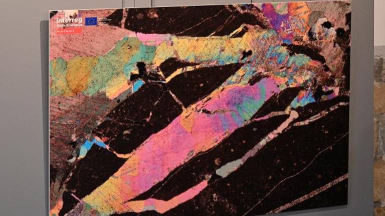 V kamnu se skrivajo umetnine