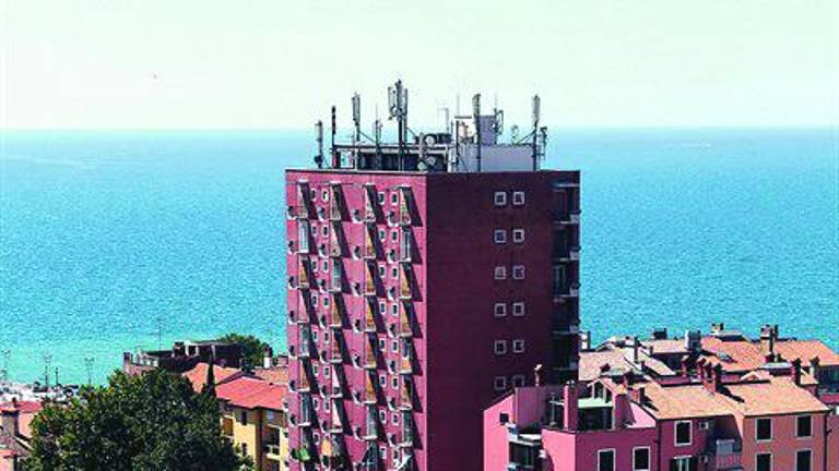 »Formagin« se pogovarja s Tomosovim blokom v Kopru