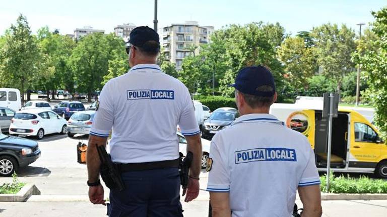 Varnostniku priskočili na pomoč lokalni policisti