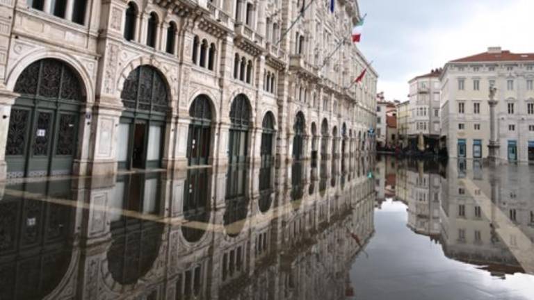 Dež ponovno poplavil Trst (FOTO)