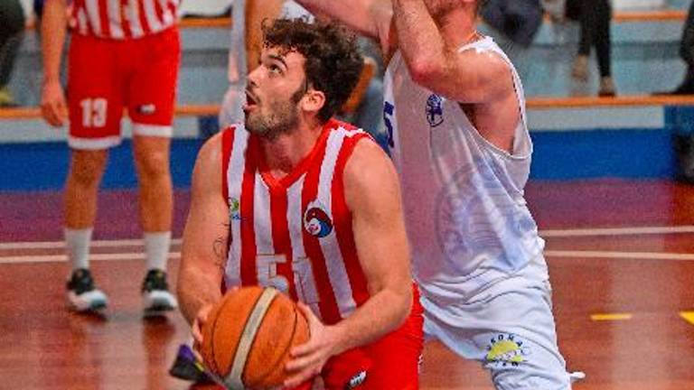 Domovi košarkarji praznih rok