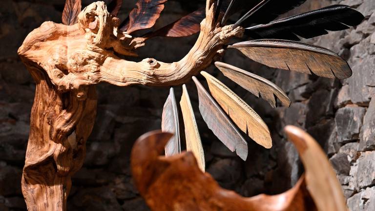 Kiparski objekti, ki ustvarjajo razpetost med zemljo in nebom