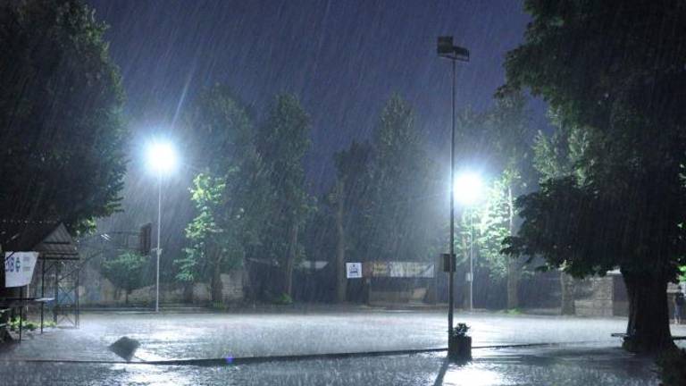 Zaradi slabega vremena nocoj odpadeta prireditvi v Nabrežini in Trebčah ter baklada v Šempolaju