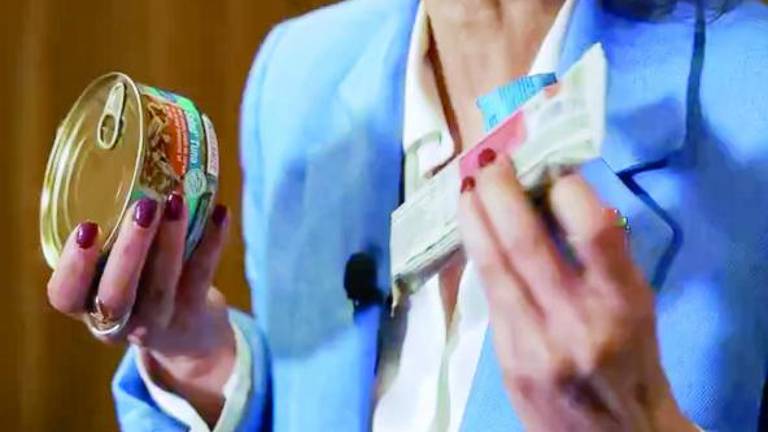 Bruselj: Ob sebi imejte švicarski nož in zaloge hrane