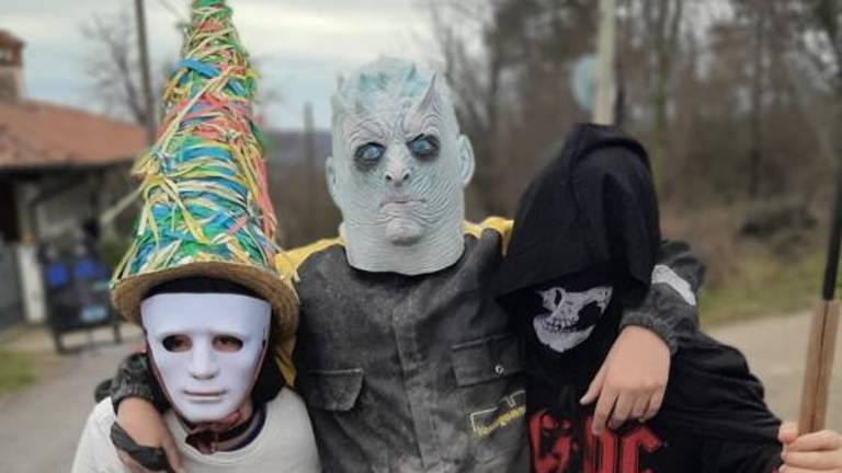 Na goriškem Krasu skrbno negujejo pustno dediščino (FOTO)