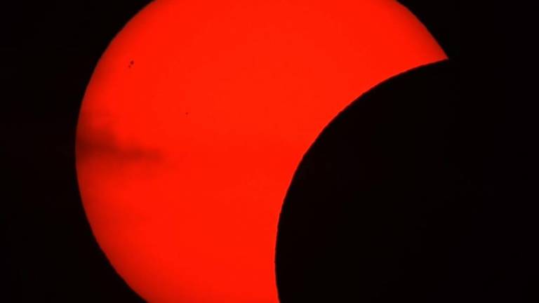 Luna je za krajši čas prekrila sonce