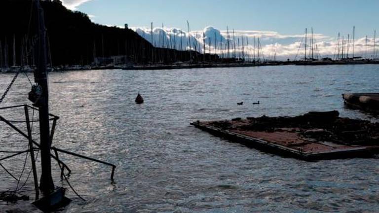 Morje premikalo tudi 500-kilogramske skale