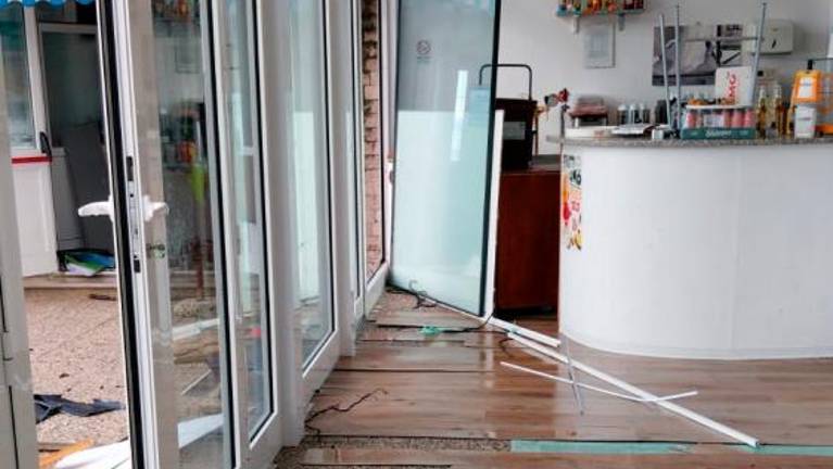 Morje premikalo tudi 500-kilogramske skale