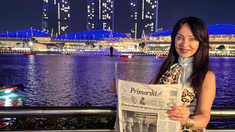Počtniški utrip v modernem Singapurju ob zalivu Marina Bay s pogledom na ikoniči hotel Marina Bay Sands<b> </b><i><b>(</b></i><i>Adrijana Skamperle)</i>