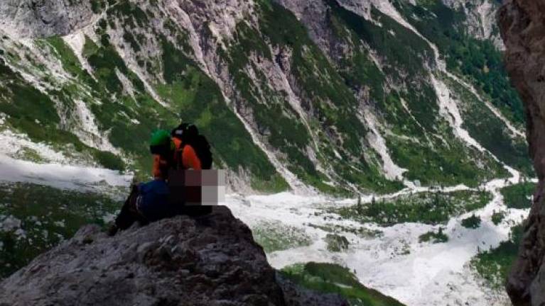 Na Trbiški Krniški špici slovenski plezalec padel v globino 10 metrov
