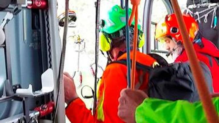 Obtičala na težko dostopnem skalnatem območju