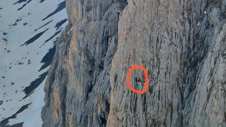 V Karniji rešili tri plezalce, ki so obtičali v steni