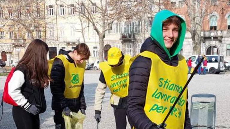 Morje cigaretnih ogorkov