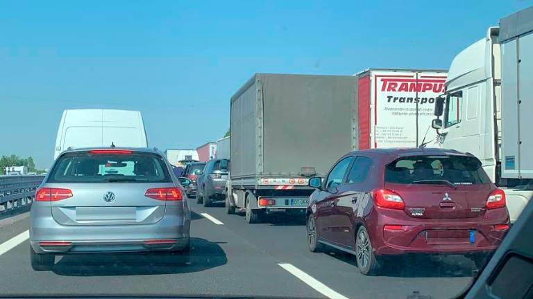 Zaradi nesreče zaprli avtocesto A4 med Cessaltom in San Stinom