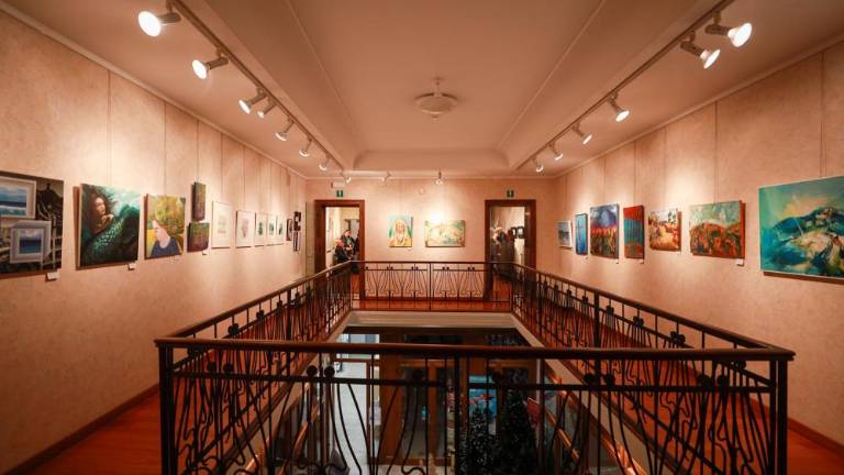 Umetniki odprli vrata do ljudi v stiski