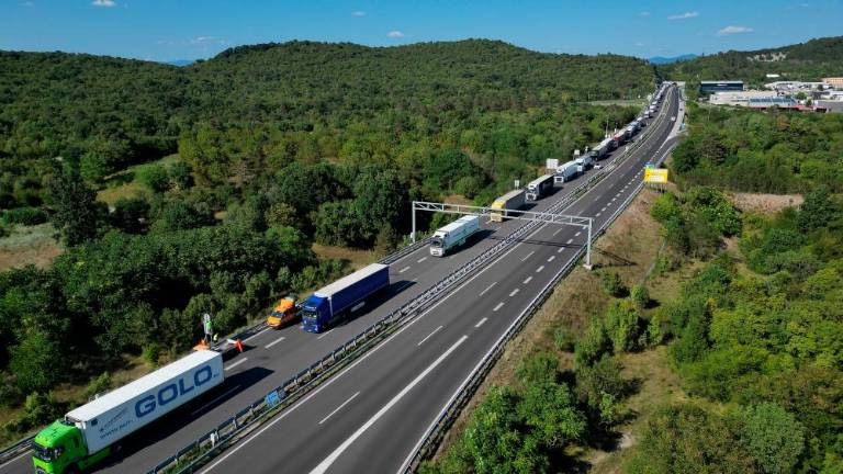 Občina Sežana zaradi prometnega kolapsa poziva k ukrepanju