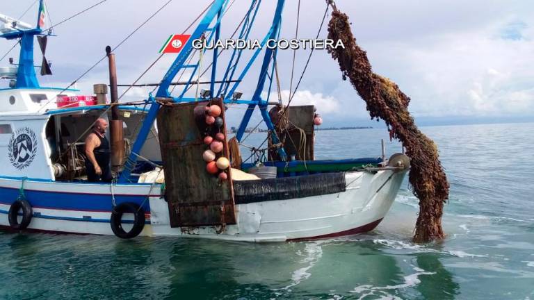 Iz morja potegnili tono fantomskih mrež