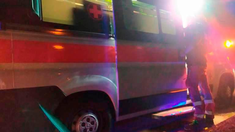 Med Mirnom in Rupo zbil kolesarja in pobegnil