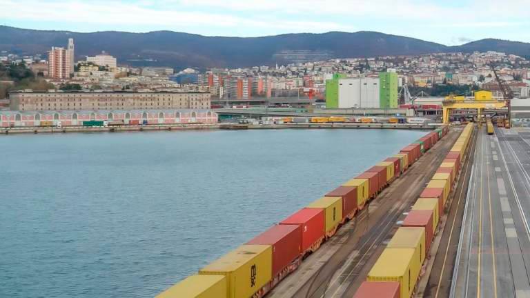 V tržaškem pristanišču lani več vlakov in manjši pretovor