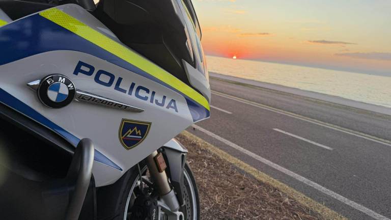 Ker so ga odslovili iz lokala, je začel razgrajati