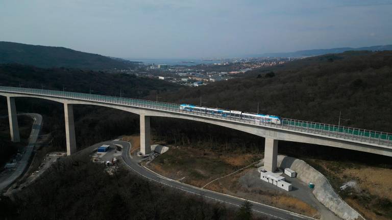 Poskusna vožnja prvega vlaka po drugem tiru (2TDK DRUGI TIR/FACEBOOK)