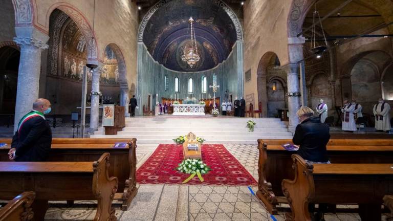 Škof Evgen Ravignani odslej počiva v stolnici sv. Justa