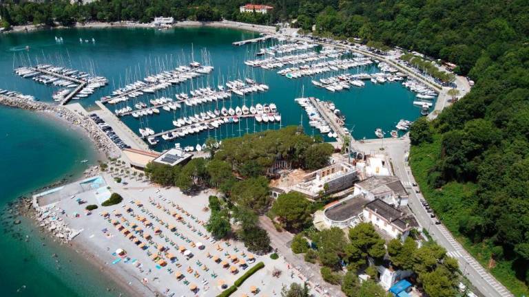 Občina Devin-Nabrežina lastnica poti do Sesljanskega zaliva