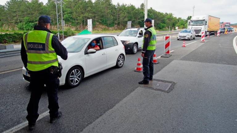 Ob odprtju meje številni Tržačani odšli v Slovenijo