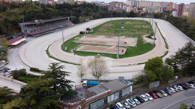 Opozicijski mestni svetniki zaskrbljeni nad usodo hipodroma