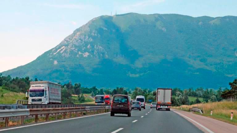 Koprski policisti opozarjajo na povečan promet za praznike