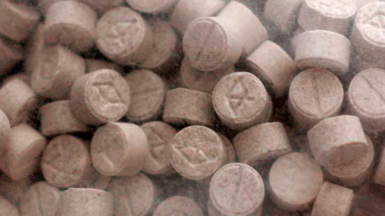 Tihotapil je skupno več kot 500 tablet s prepovedano drogo