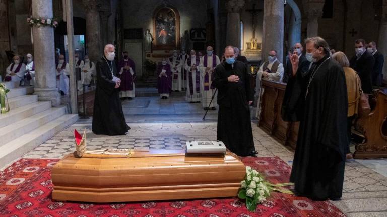 Škof Evgen Ravignani odslej počiva v stolnici sv. Justa